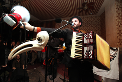 Daniel Kahn