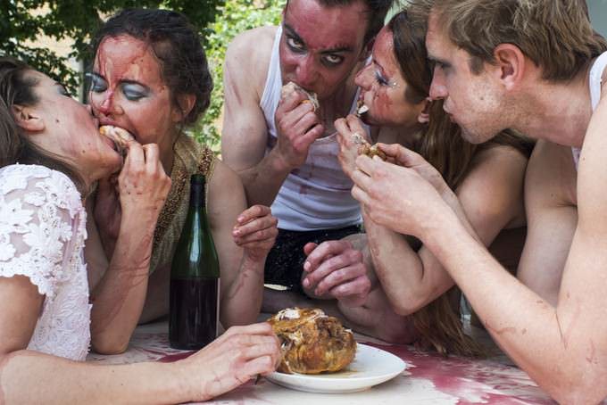 Die selbstentfremdeten Bürger der »Big Republic« versuchen, tabuisierte Körperlichkeit mit exzessivem Fleischgenuss zu kompensieren Foto: Luzie Marquardt