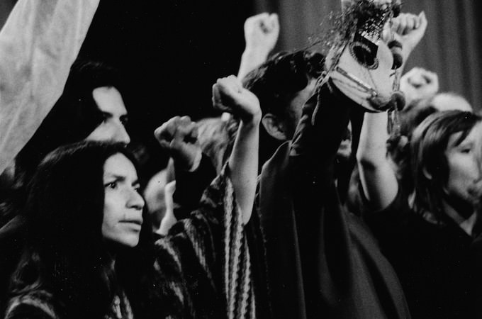 Solidarität mit Chile: Isabell Parra und Quilapayún 1974 auf dem 4. Festival des politischen Liedes in Berlin/DDR Foto: JW-Archiv