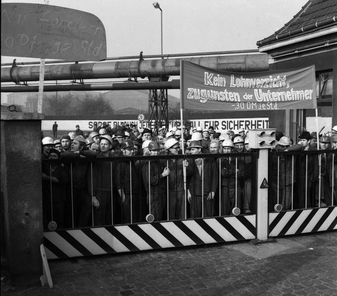 Gute Tradition: Streik der Stahlwerker bei Mannesmann 1969 Foto: Picture Alliance / CPA Media Co. LTD
