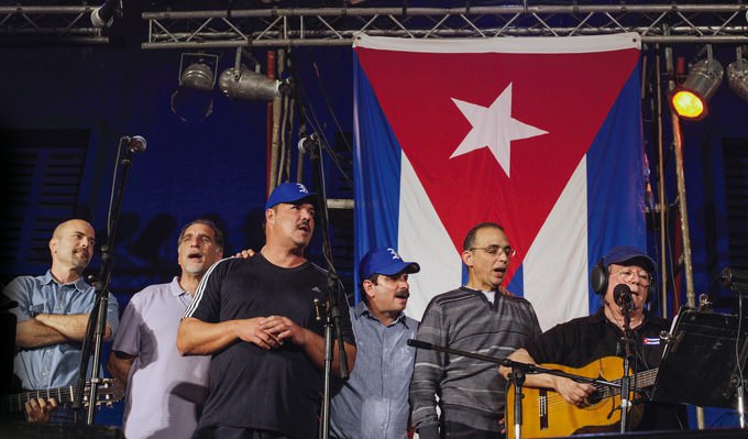 Silvio Rodríguez mit »Los cinco«, Havanna, Dezember 2014 Foto: Enrique de la Osa / Reuters