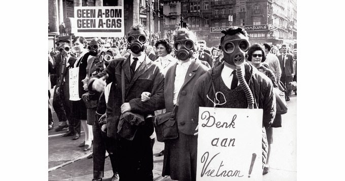 Proteste gegen den Vietnamkrieg in Brüssel 1965 FOTO: Picture Alliance / Zuma Press