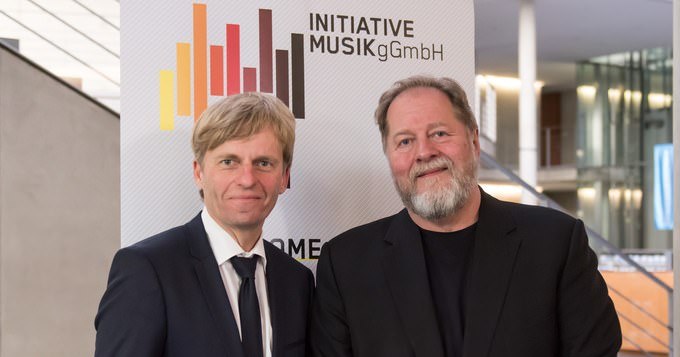 »Tolles Maßnahmenpaket«: Dieter Gorny (r.) und MdB Rüdiger Kruse (l.) Foto: Initiative Musik