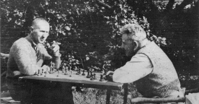Bertolt Brecht und Walter Benjamin beim Schachspiel, 1934