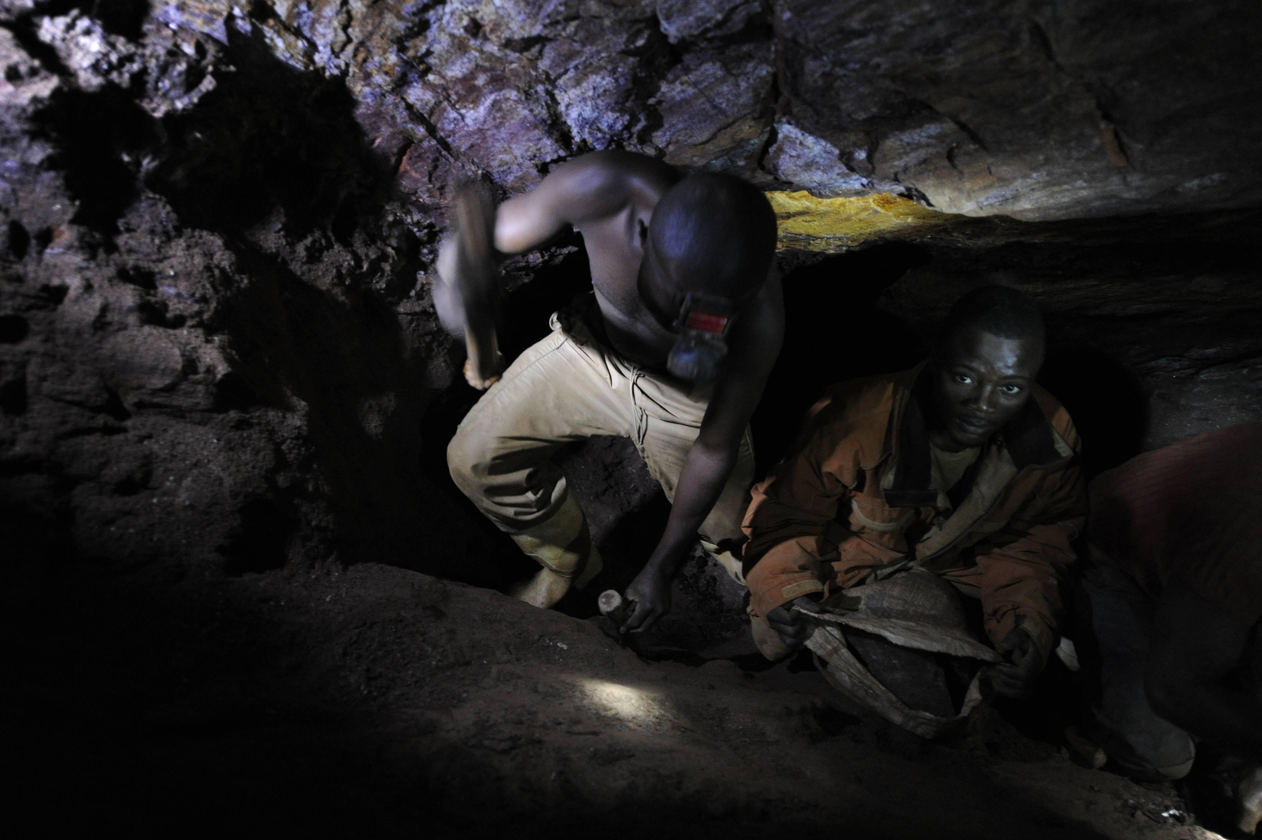 Lohnsklaverei in einer Zinnmine in der ostkongolesischen Provinz Nord-Kivu – solche Ausbeutungsverhältnisse werden vom Neuen Materialismus ideologisch verdecktFoto: Imago / Zuma Press