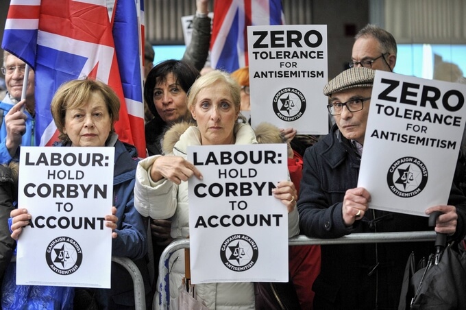 Campaign Against Antisemitism vor der Labour-Zentrale, London, 2018 Foto: Imago / Zuma Press / Stephen Chang