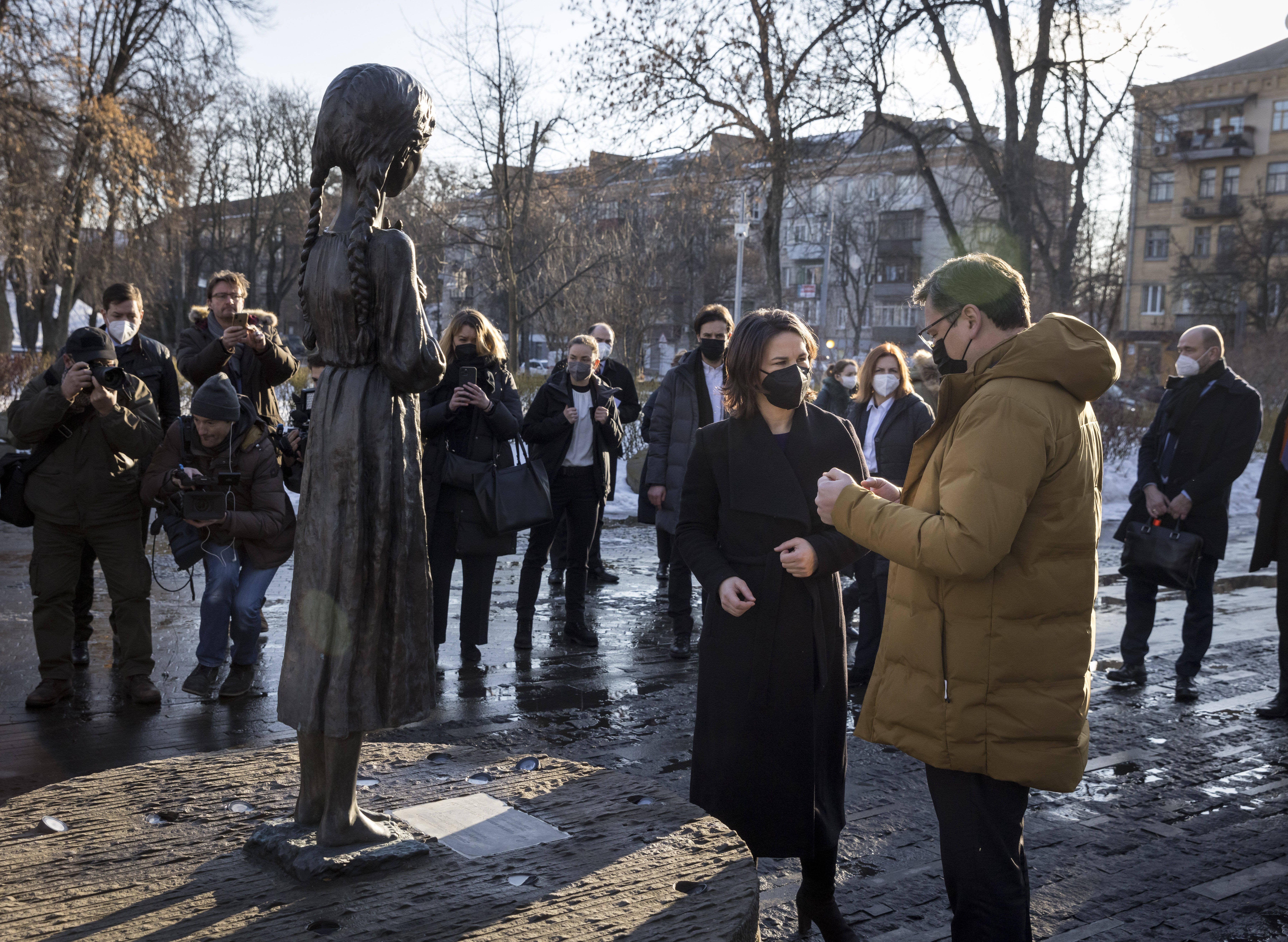  Außenministerin Annalena Baerbock beim Besuch des »Holodomor«-Denkmals am 7.2.2022 in Kiew