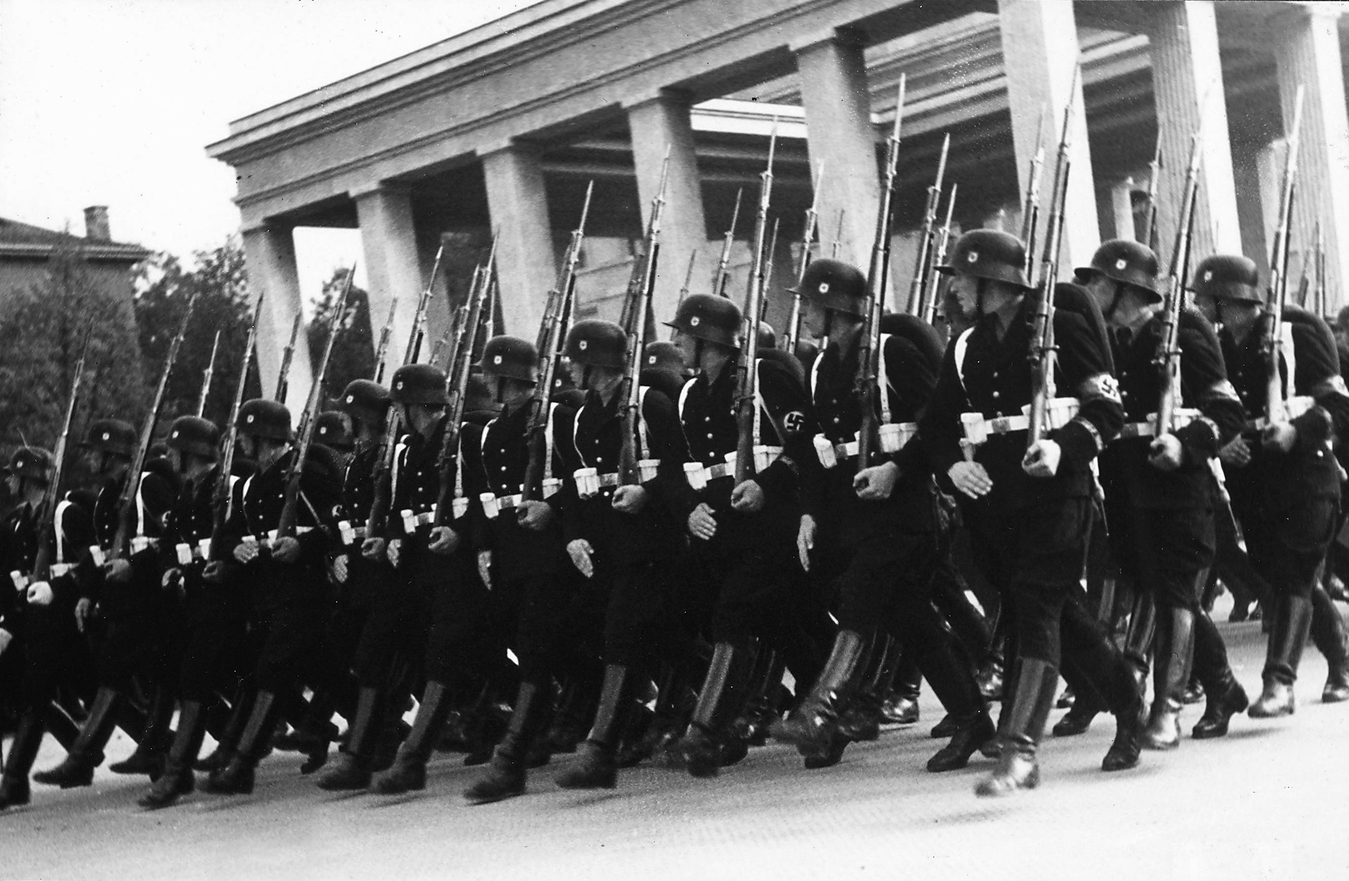 SS-Division-Parade